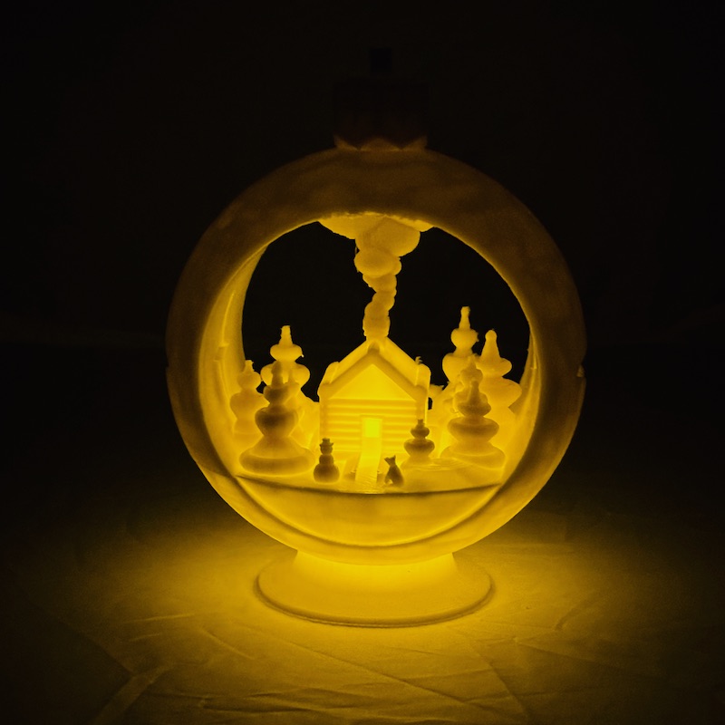 Weihnachtskugel Modell Haus mit Rauch